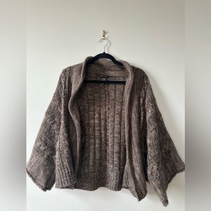 BROWN SWEATER SIZE MEDIUM REQUEST